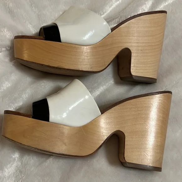 HP🎉🎉Chanel patent leather platform logo wedges - Picture 2 of 8